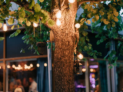 Zomerse borrel op het terras van Badhotel Rockanje