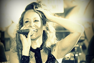 Sunday Lounge met Anne-Marie